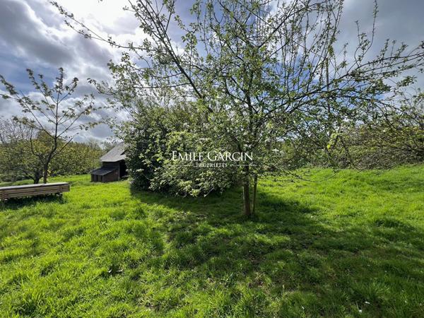 Beaumont-en -Auge- A vendre  grange à rénover avec terrain