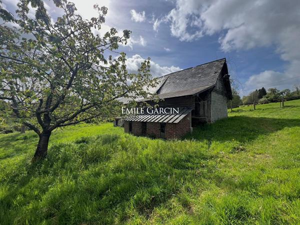 Beaumont-en -Auge- A vendre  grange à rénover avec terrain