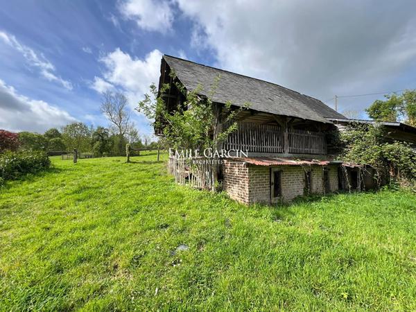 Beaumont-en -Auge- A vendre  grange à rénover avec terrain