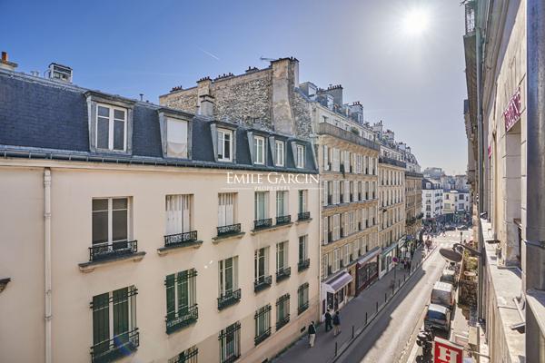 A VENDRE - Appartement - Paris - 75018 - Place Pigalle - 2 pièces - 1 chambres - 35 m²