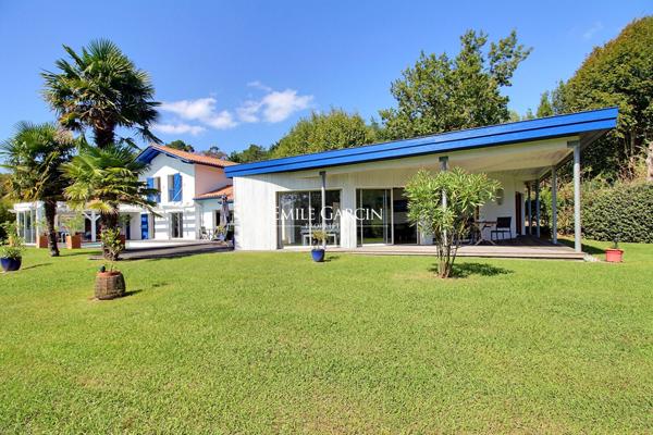 A vendre - Maison de famille - Bidart avec piscine et jardin