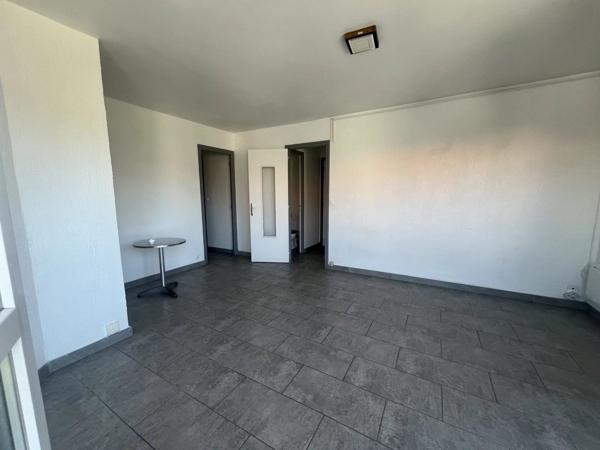 Vente                                                      Appartement
                        
                     2 pièces                      50 m2                     à Perpignan