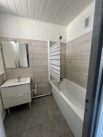 Vente                                                      Appartement
                        
                     2 pièces                      50 m2                     à Perpignan