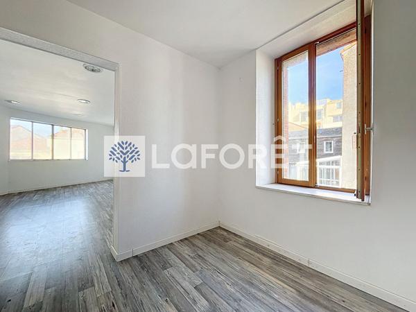 Achat parking / box près de BRESSUIRE - 330 m² - 235 790 €