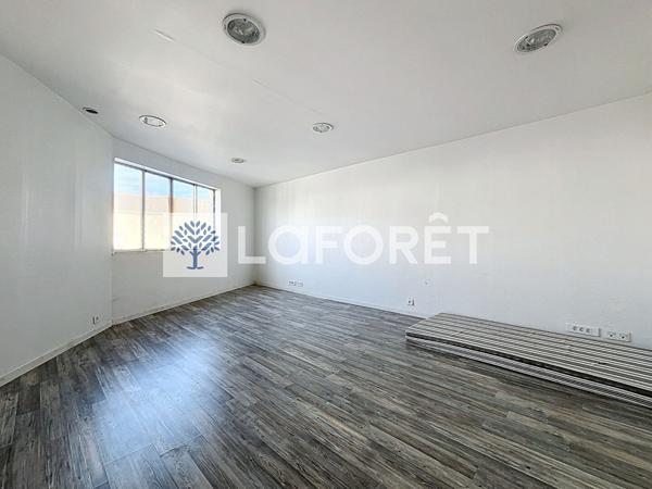 Achat parking / box près de BRESSUIRE - 330 m² - 235 790 €