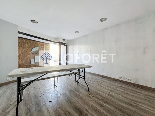 Achat parking / box près de BRESSUIRE - 330 m² - 235 790 €