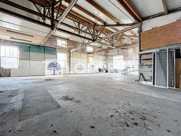 Achat parking / box près de BRESSUIRE - 330 m² - 235 790 €