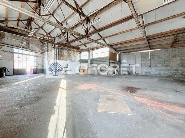 Achat parking / box près de BRESSUIRE - 330 m² - 235 790 €