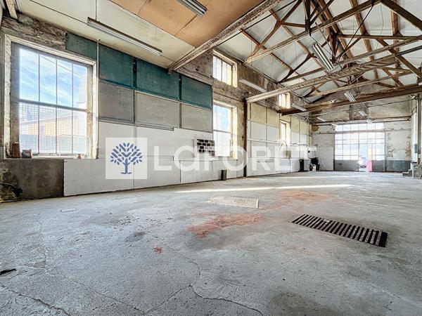 Achat parking / box près de BRESSUIRE - 330 m² - 235 790 €