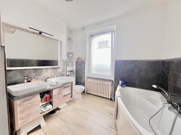 Maison à louer 1 200 € CC Guipavas 7 p 126 m² DPE D