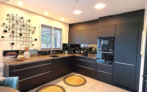 Maison à vendre    5 pièces • 114 m2 Péron