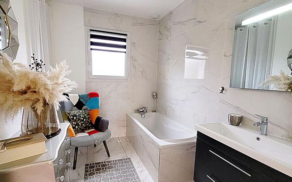 Maison à vendre    5 pièces • 114 m2 Péron