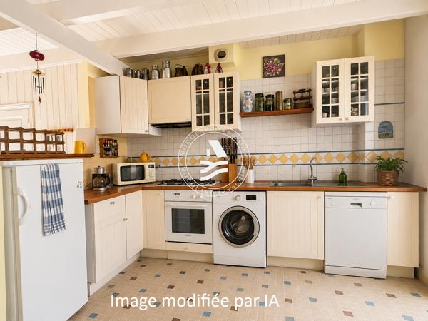 LE BONO, MOCQUARD immobilier vous propose cette maison de charme au cœur du Bono – À deux pas du port et des c