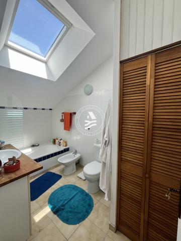 LE BONO, MOCQUARD immobilier vous propose cette maison de charme au cœur du Bono – À deux pas du port et des c