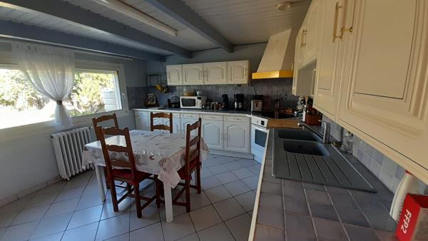 ROCHEFORT - Maison de plain-pied de 103 m²  -  garage - jardin - Proche écoles et commerces