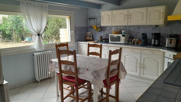 ROCHEFORT - Maison de plain-pied de 103 m²  -  garage - jardin - Proche écoles et commerces