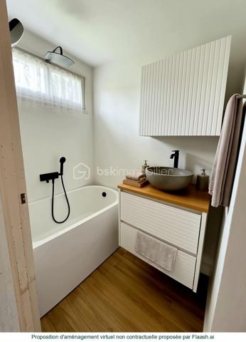 Contact pour votre visite : Sophia Gaci 06.15.07.82.92

Marre de la vie en appartement ? Changez de dimension et devenez propriétaire de votre propre maison avec jardin. Nichée dans le secteur pavillonnaire très recherché , cette maisonnette de 36 m² est une véritable pépite à fort potentiel de valorisation.

✨ UN AGENCEMENT OPTIMISÉ & ÉVOLUTIF
Actuellement configurée pour une vie de plain-pied, la maison dispose d'une base saine à rénover selon vos envies :

Espace de vie : Un salon et une cuisine équipée.

Espace nuit : Une chambre indépendante

Commodités : Une salle d’eau avec WC.

Le "Plus" : Une arrière-cuisine (cellier) attenante, idéale pour agrandir l'espace de vie principal et créer une pièce de réception plus vaste et moderne, ou une salle de bain.

🚀 UN POTENTIEL D'AGRANDISSEMENT 
C’est ici que votre investissement prend toute sa valeur : (Règlement du PLUI disponible sur demande pour confirmer votre projet).

Dépendances : Une cave de 4 m² très saine, un atelier extérieur pour vos passions, et un WC extérieur fonctionnel (en plus de celui de la maison).

🌳 LE JARDIN : VOTRE HAVRE DE PAIX
Profitez d'un terrain arboré de 173 m², un luxe rare sur le secteur.  

🔍 TECHNIQUE & SÉRÉNITÉ
Zéro charge : Statut de petite copropriété de sol purement administratif (lié à un ancien bloc technique). Vous êtes totalement indépendant, sans aucun frais de copropriété.

Conformité : Raccordée au tout-à-l'égout.

Emplacement stratégique : Écoles et commerces à pied. Paris à 15 min via le RER B (Gares de Drancy ou Le Bourget accessibles rapidement). Bus (143, 151, 248) à 5 min pour rejoindre le Métro 5 ou le Tramway T1.

🛠 VOTRE PROJET SUR-MESURE
Que vous soyez primo-accédant (créez votre cocon personnalisé pour le prix d'un loyer) ou investisseur (forte demande locative et fort potentiel de plus-value après travaux), ce bien est une opportunité rare à saisir immédiatement.

Prix : 209 000 €
Dossier complet et diagnostics disponibles sur demande.

📞 Contactez-nous dès aujourd'hui pour une visite et laissez libre cours à votre imagination !