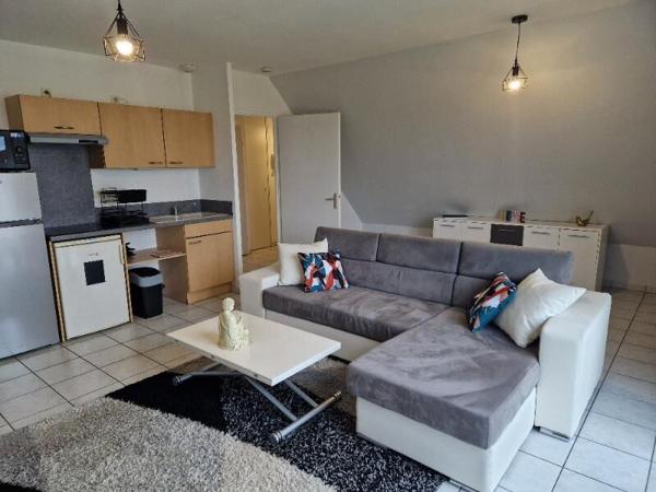 STUDIO MEUBLE AVEC BACON