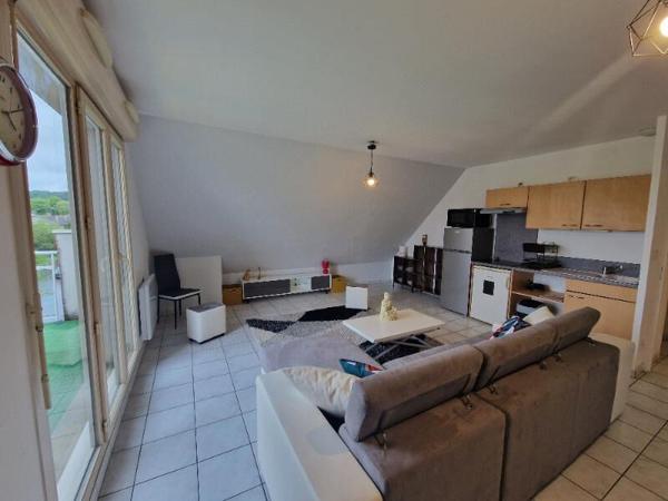 STUDIO MEUBLE AVEC BACON