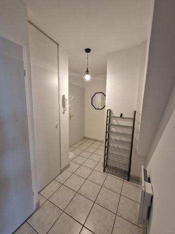 STUDIO MEUBLE AVEC BACON