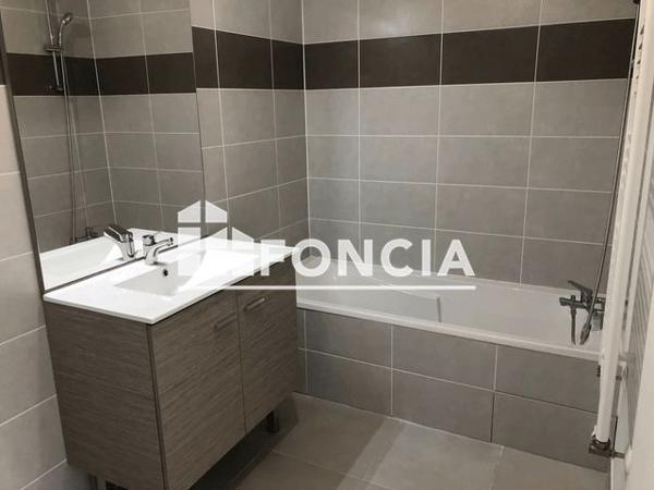 Location Appartement 3 pièces 64.18 m² - 17 RUE PEGERON Vienne 38200