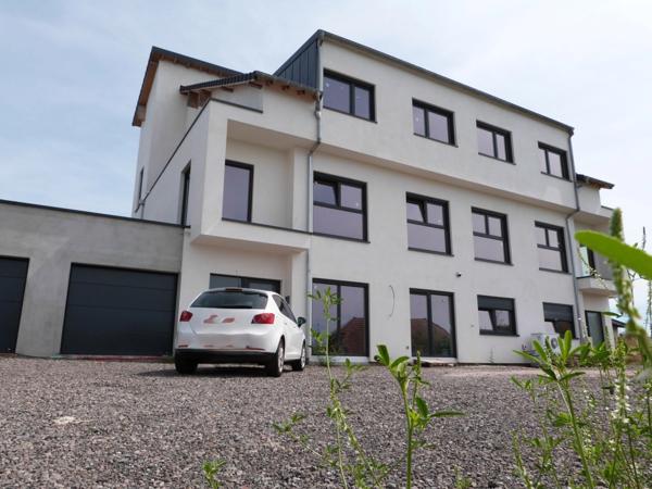 Dpt Moselle (57), à vendre proche de SARREGUEMINES appartement T5 de 104 m²