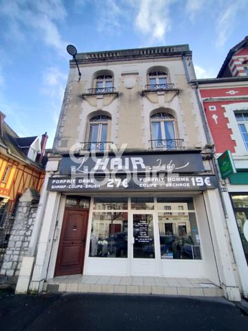 Immeuble à usage mixte Habitation & Local commercial à vendre à PÉRONNE (80200).