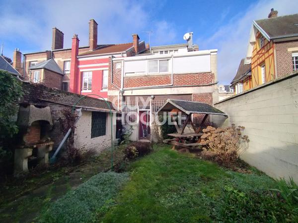 Immeuble à usage mixte Habitation & Local commercial à vendre à PÉRONNE (80200).