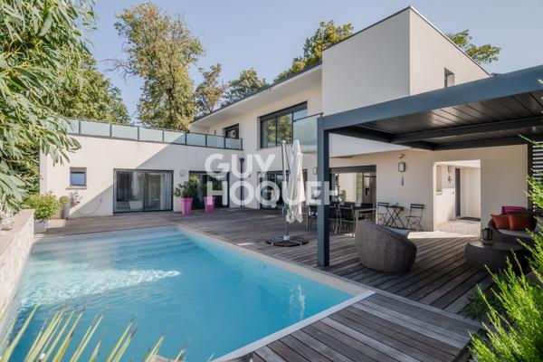 Villa à vendre de 4 pièces -202m² - piscine - garage - double terrasse