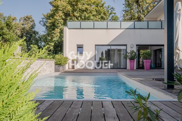 Villa à vendre de 4 pièces -202m² - piscine - garage - double terrasse