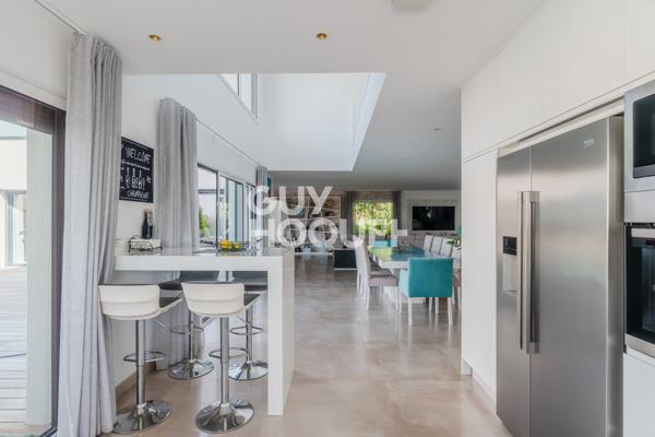 Villa à vendre de 4 pièces -202m² - piscine - garage - double terrasse