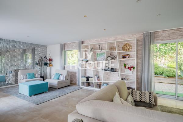 Villa à vendre de 4 pièces -202m² - piscine - garage - double terrasse
