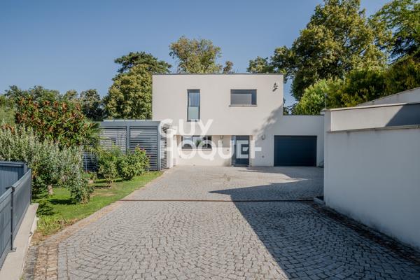 Villa à vendre de 4 pièces -202m² - piscine - garage - double terrasse