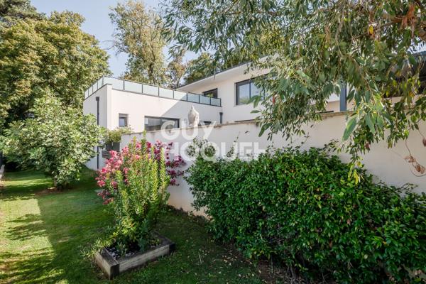 Villa à vendre de 4 pièces -202m² - piscine - garage - double terrasse