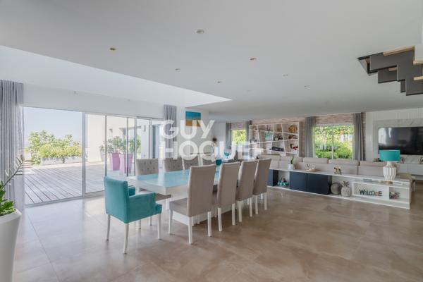 Villa à vendre de 4 pièces -202m² - piscine - garage - double terrasse