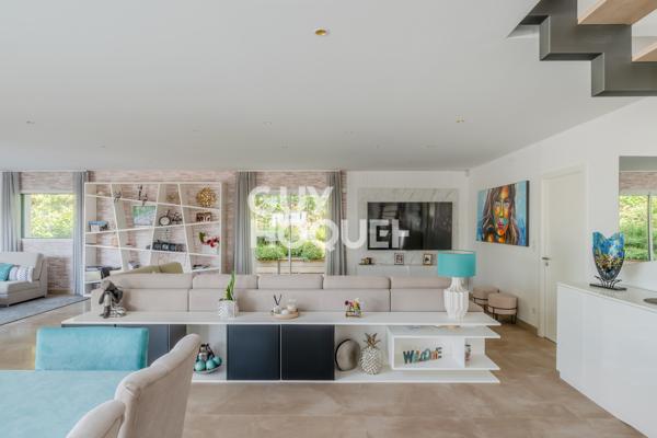 Villa à vendre de 4 pièces -202m² - piscine - garage - double terrasse