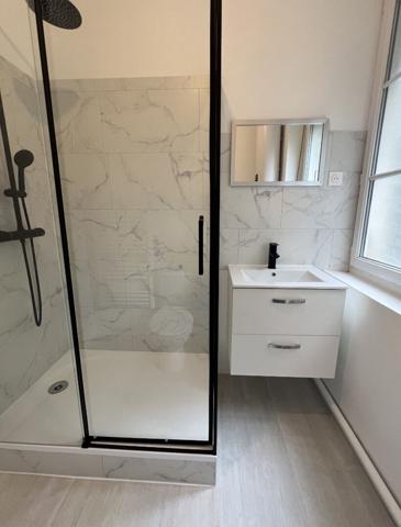 A LOUER STUDIO meublé refait à neuf 33 m²