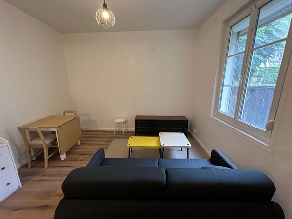 A LOUER STUDIO meublé refait à neuf 33 m²