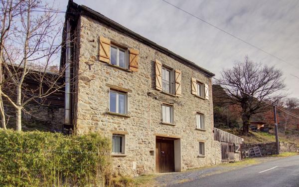 Maison à vendre    5 pièces •  La Valla-en-Gier