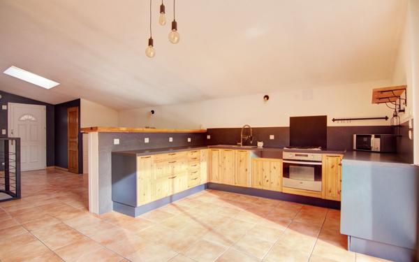 Maison à vendre    5 pièces •  La Valla-en-Gier