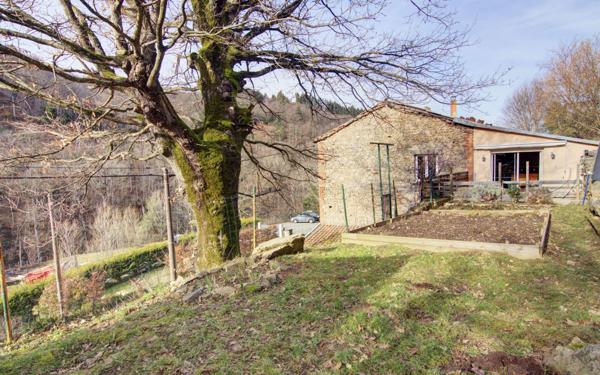 Maison à vendre    5 pièces •  La Valla-en-Gier