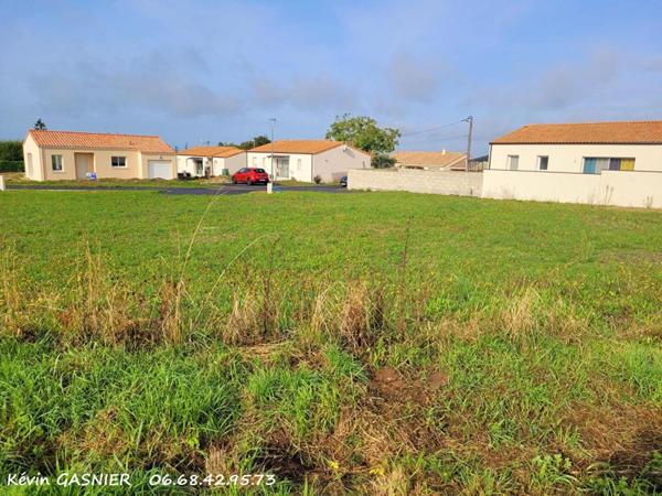 RUELLE SUR TOUVRE (16600) : Terrain constructible de 542m2