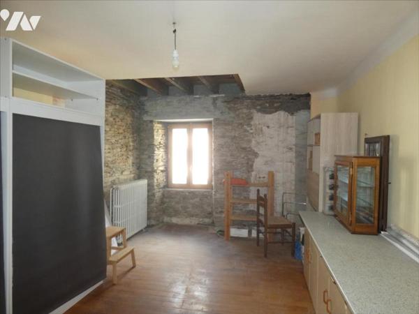 PLEYBEN- Grande maison, plein centre