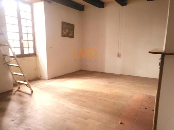 corps de ferme et sa longère en pierre avec terrain à Villeneuve