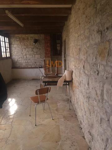 corps de ferme et sa longère en pierre avec terrain à Villeneuve