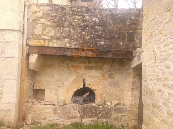 corps de ferme et sa longère en pierre avec terrain à Villeneuve
