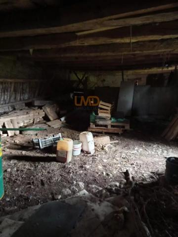 corps de ferme et sa longère en pierre avec terrain à Villeneuve