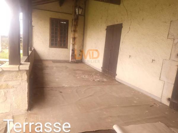 corps de ferme et sa longère en pierre avec terrain à Villeneuve