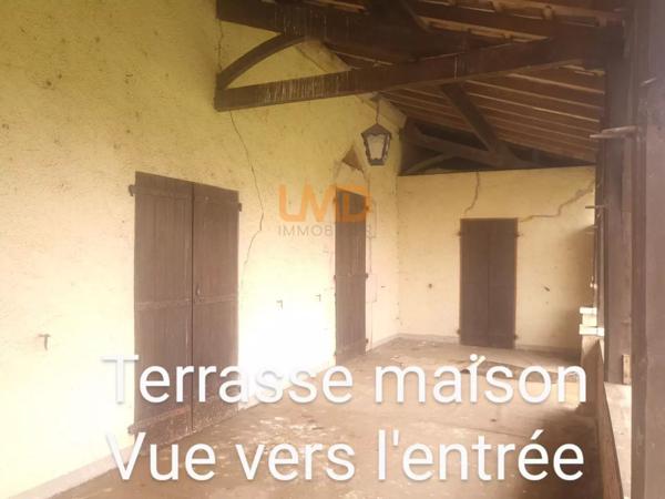 corps de ferme et sa longère en pierre avec terrain à Villeneuve