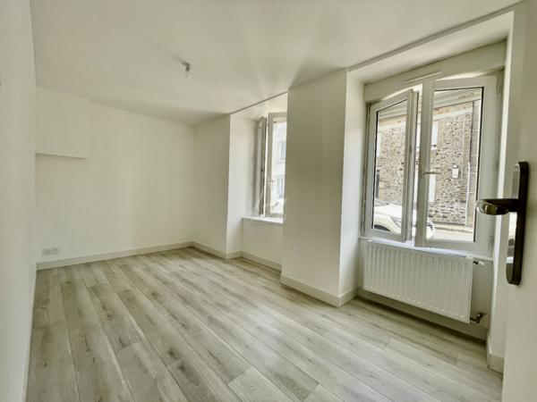 Appartement T3 renové de 48,61 m2 situé au RDC, proche des commerces, transports, lycée Notre Dame du Marais à Fougéres